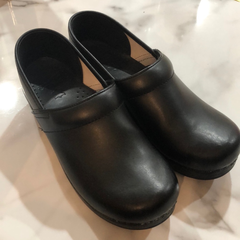 Black Dansko Nursing Shoes. Size 38.
